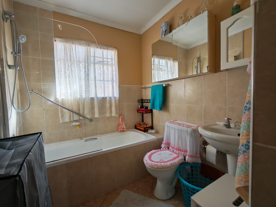 2 Bedroom Property for Sale in Grimbeeck Park North West
